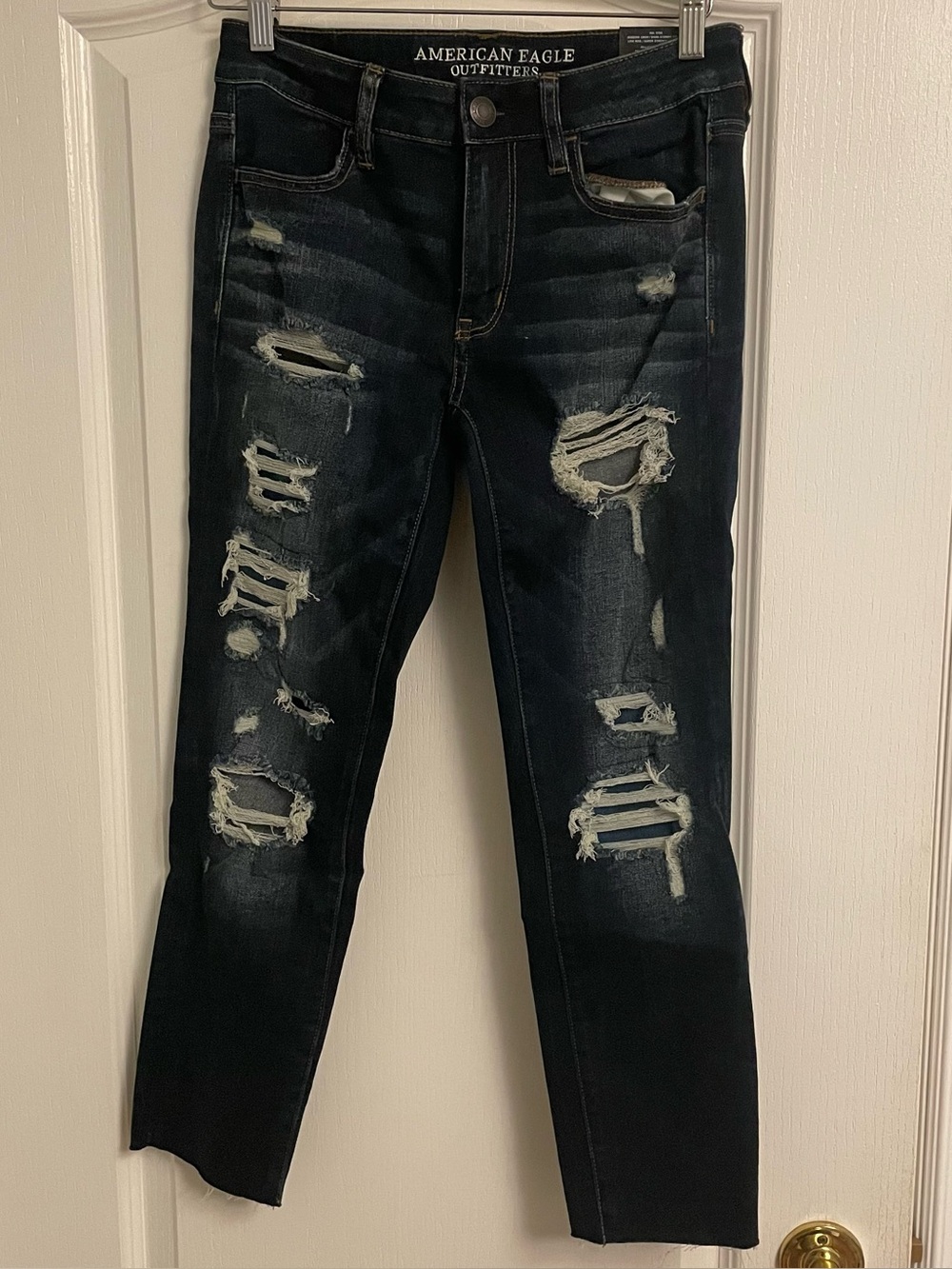 American Eagle Outfitters Distressed Jeans Low Rise Super Stretch Dark Wash BNWT